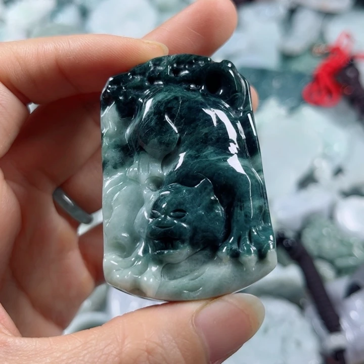 翡翠挂件未镶嵌翡翠