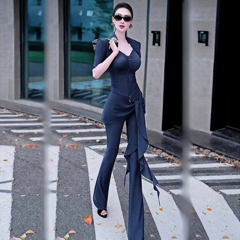 夏季设计感小坎肩抽皱上衣喇叭裤三件套2025新款修身穿搭一整套