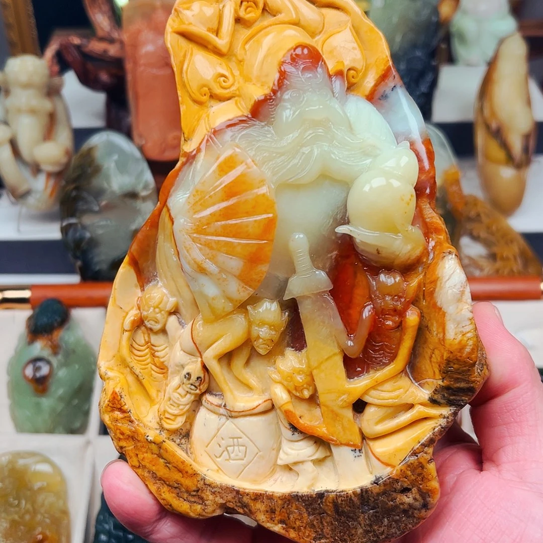 温***。蛇纹石玉未镶嵌颈饰