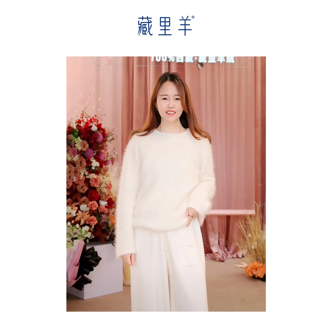 藏里羊【北美小动物毛毛】“飞天小动物”贝贝白 轻软显瘦上衣M1856