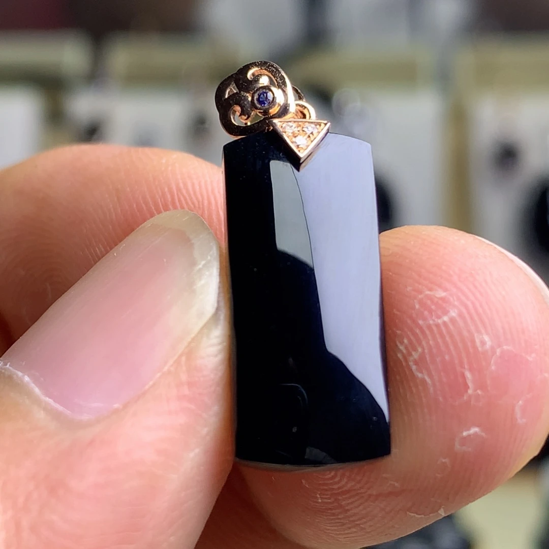 颈饰18K金镶嵌翡翠墨翠无事牌吊坠