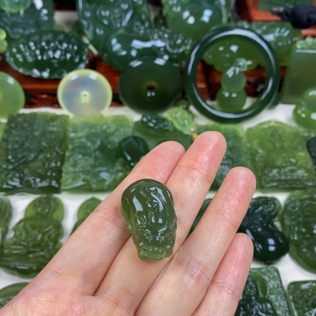 该***期岫玉未镶嵌挂件挂件