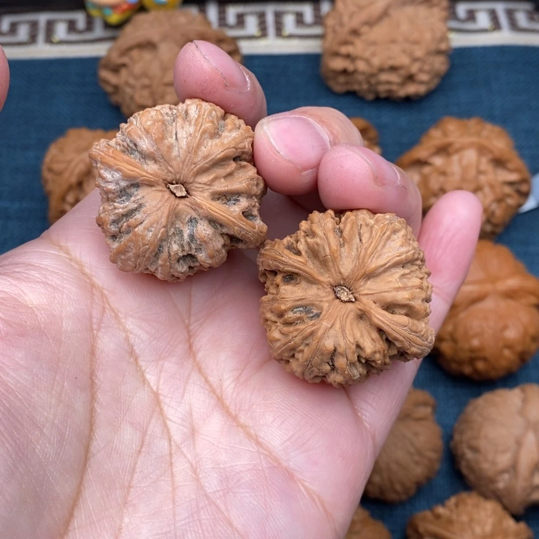 文玩核桃把件35精品红宝石