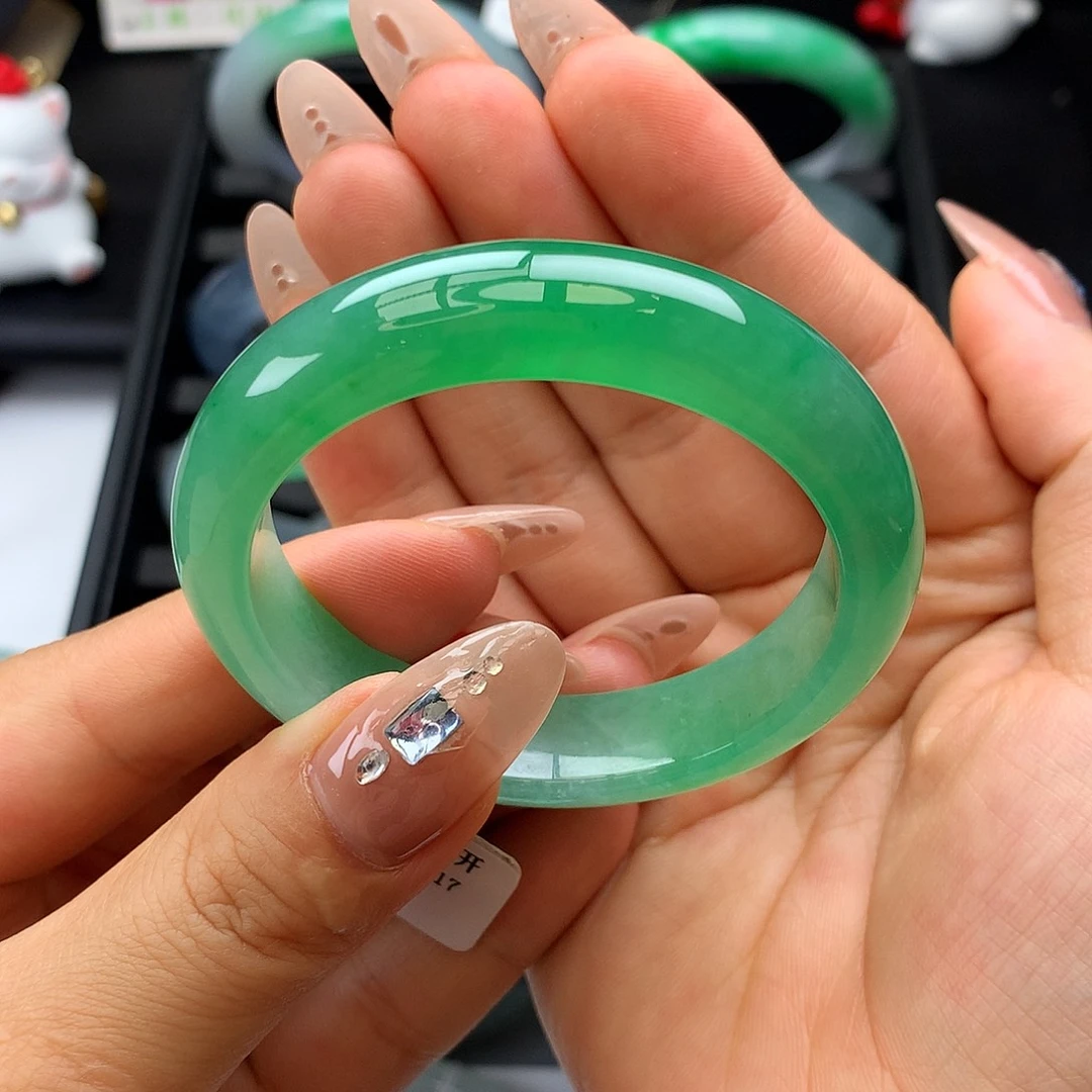 翡翠手镯未镶嵌50-51冰透阳绿满绿、微瑕，截图询价