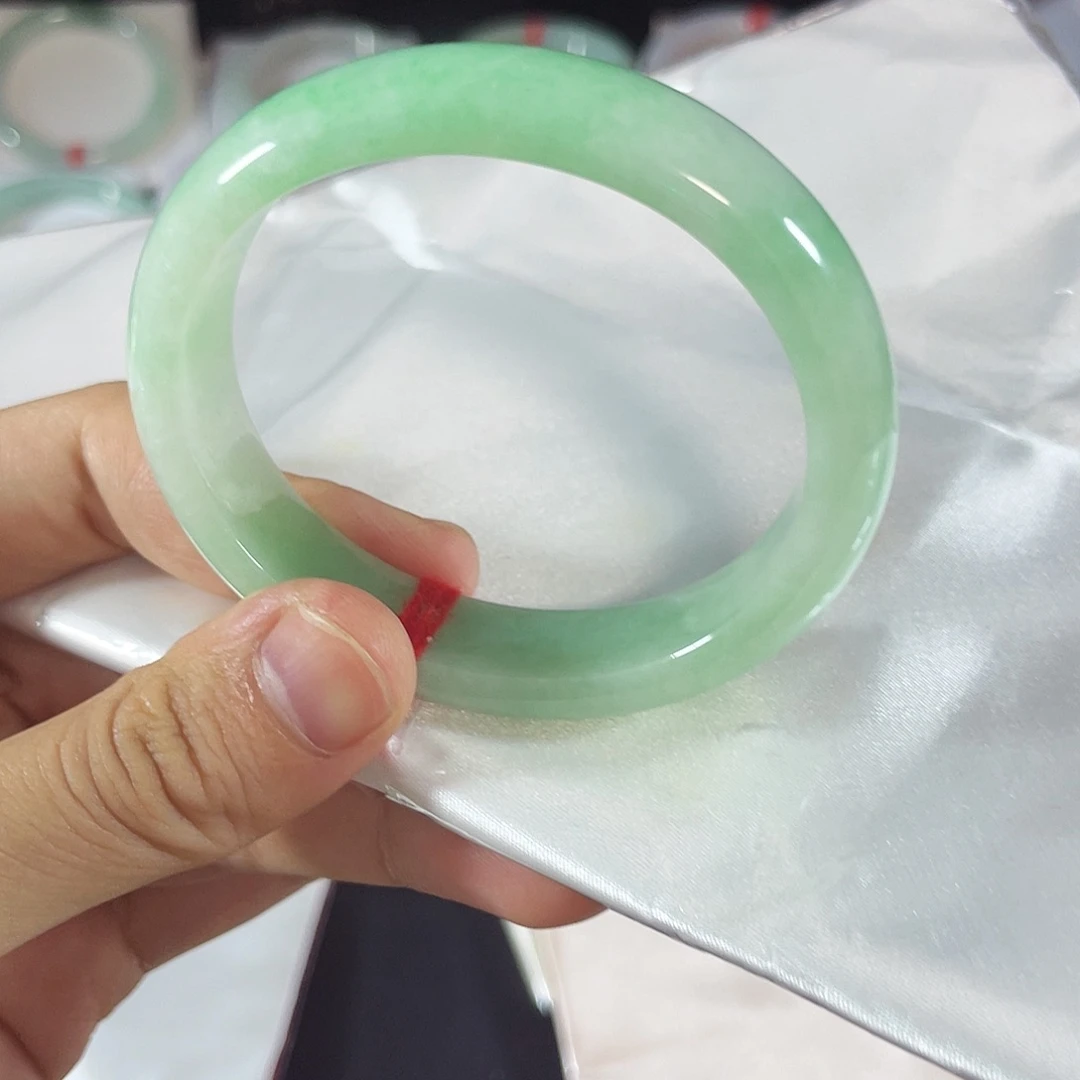 未镶嵌手镯翡翠不****乐天然翡翠手镯
