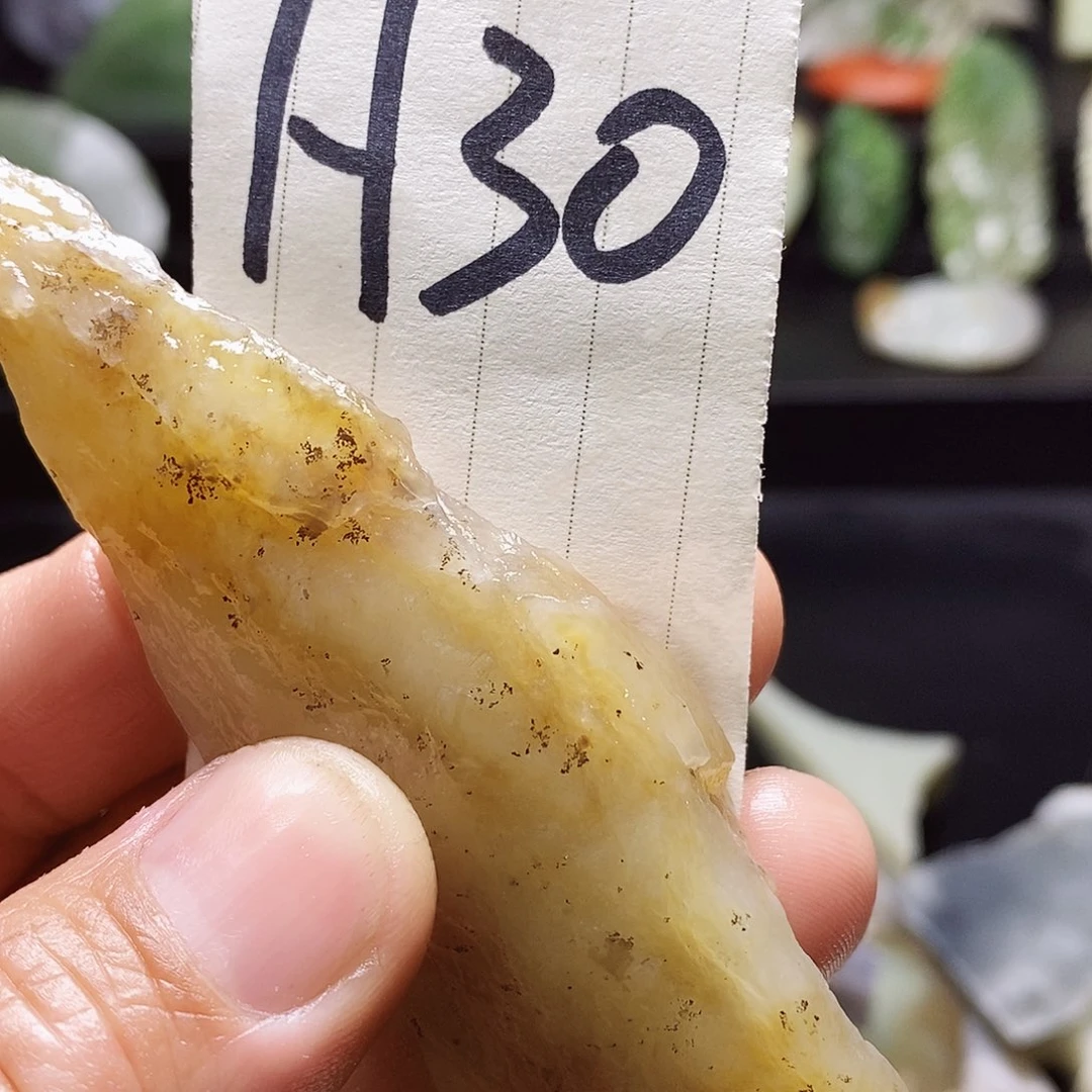 和田玉（糖玉）未镶嵌珠宝半成品大***瘩