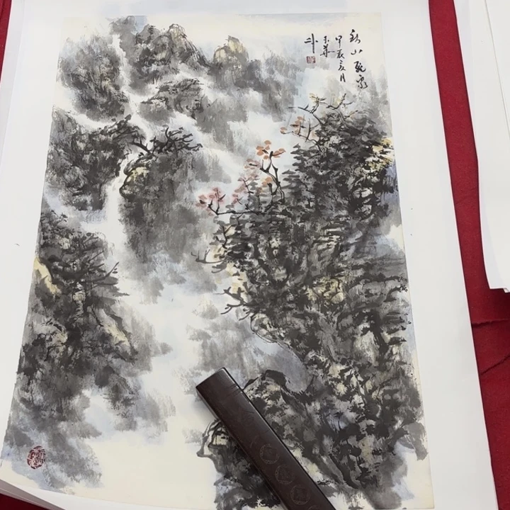 国画花鸟等图案为一体而得