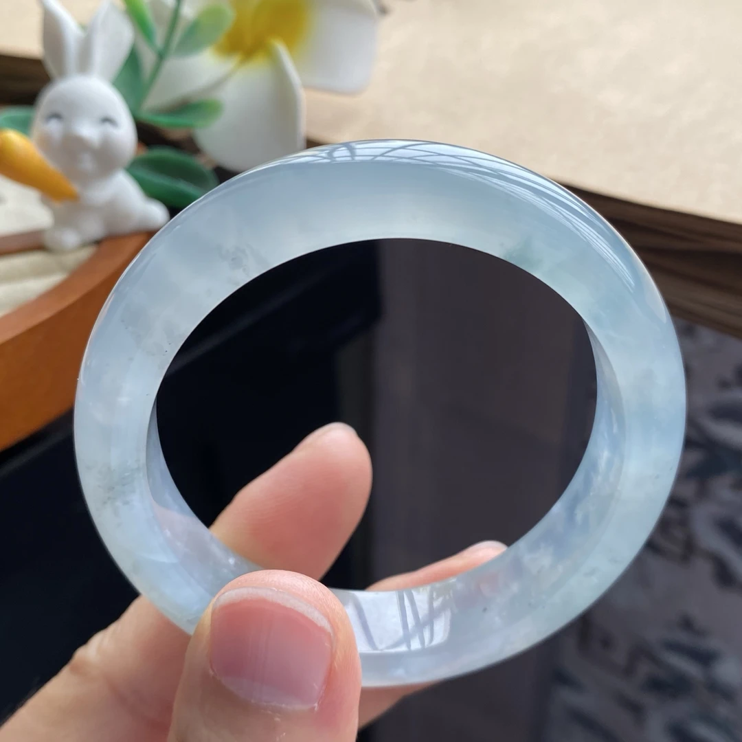 1.10批12985号手镯51.2-12.3-8 冰透果冻镯！清浅温柔的浅绿调！