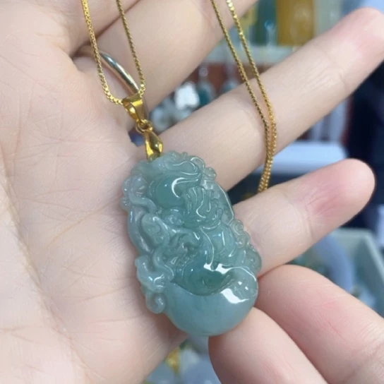 翡翠未镶嵌颈饰龙牌吊坠
