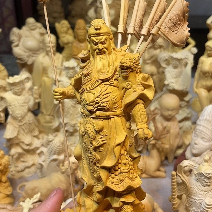 黄杨木瑕疵九龙五旗关羽