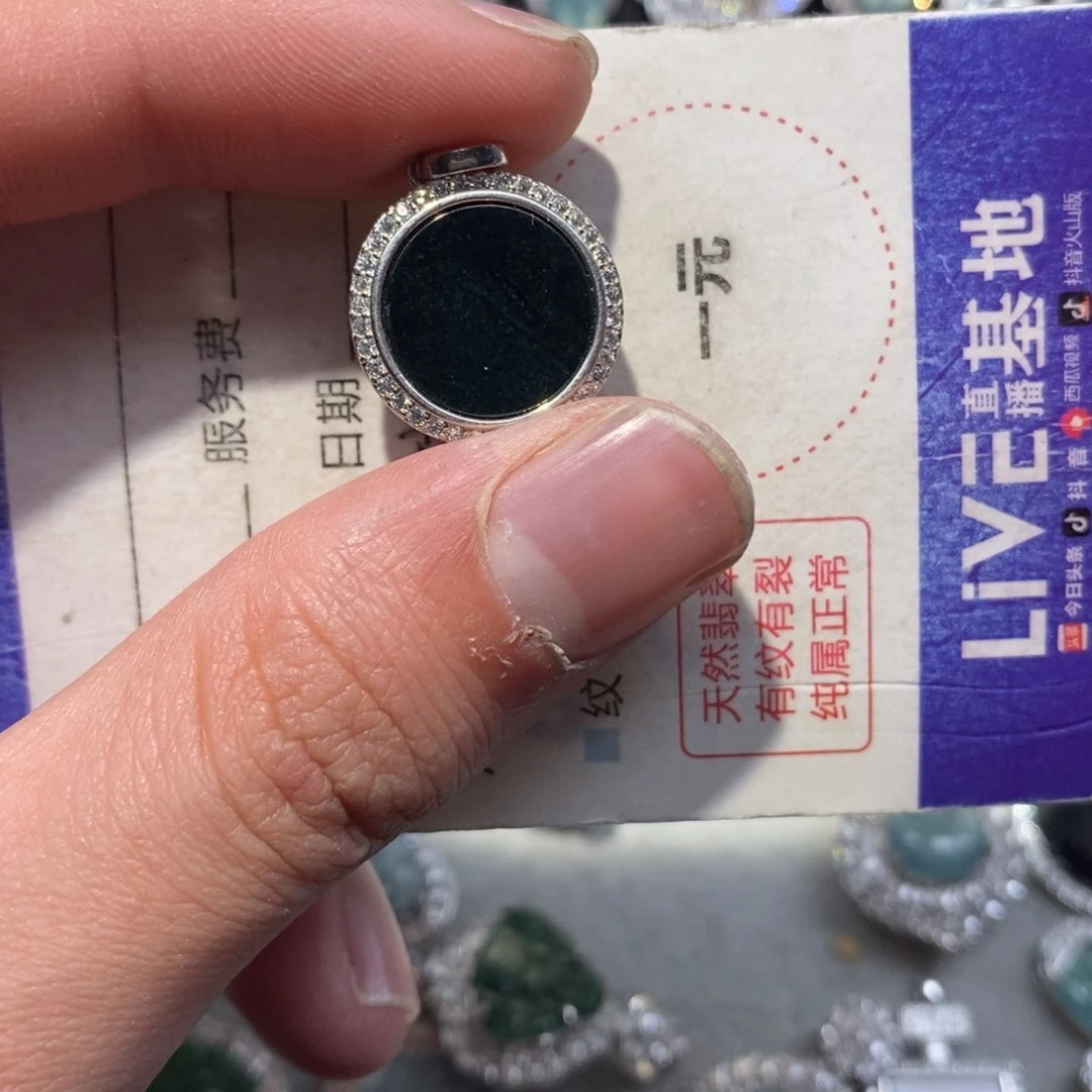 翡翠颈饰未镶嵌翡翠
