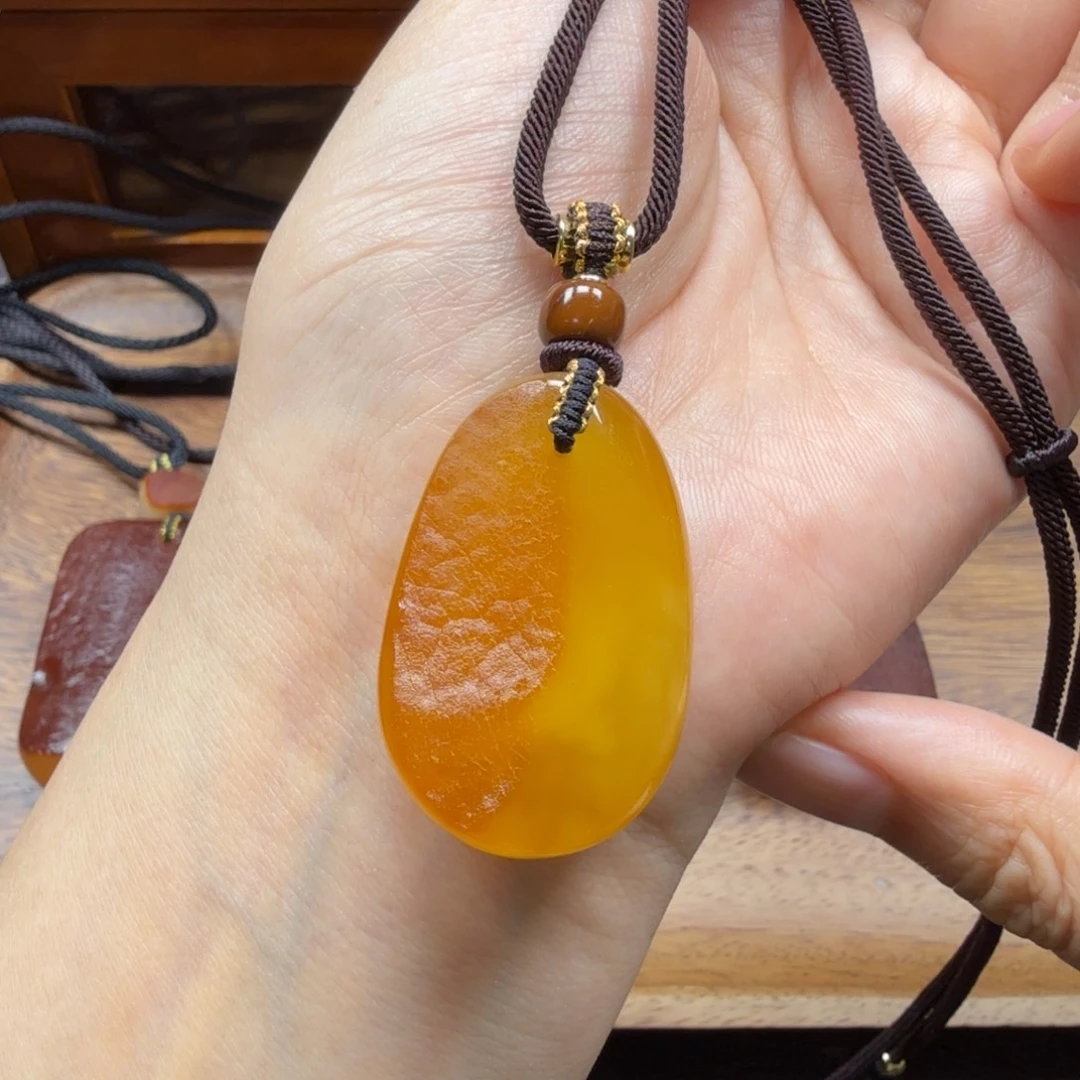 琥珀吊坠(赠链)未镶嵌