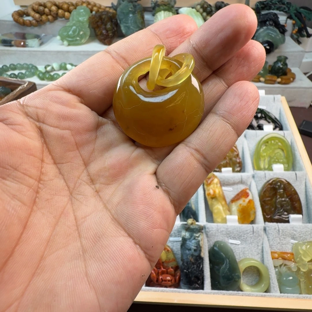 蛇纹石玉未镶嵌颈饰