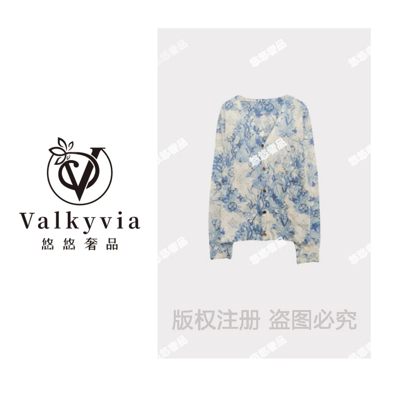 【Valkyvia/悠悠奢品】蓝白花卉字母印花V 领单排扣针织衫msl280