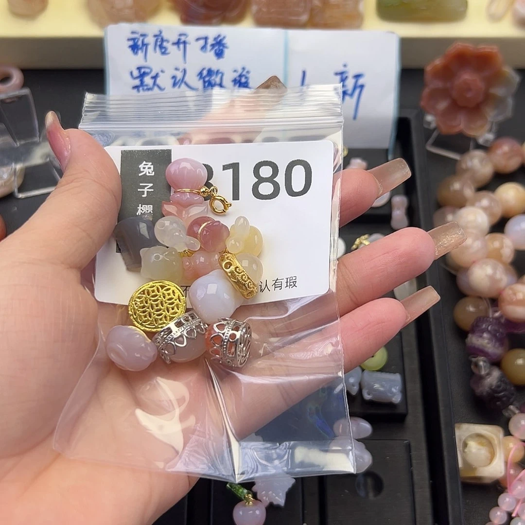 玛瑙/玉髓颈饰未镶嵌小**昱