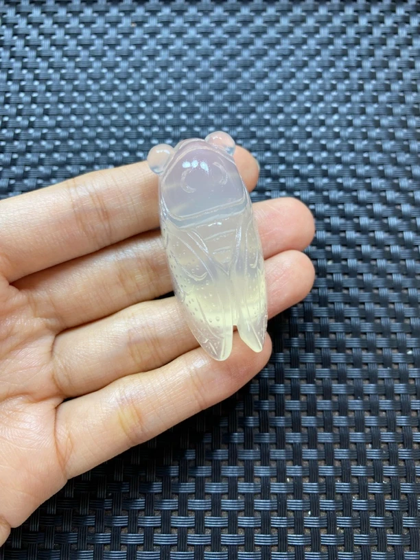 天然马达加斯加冰透玛瑙手工精雕知了吊坠手把件