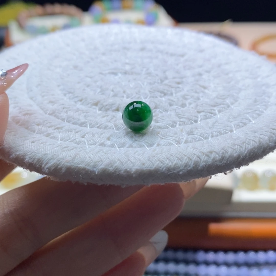 翡翠未镶嵌颈饰翡翠辣绿小珠7.9mm