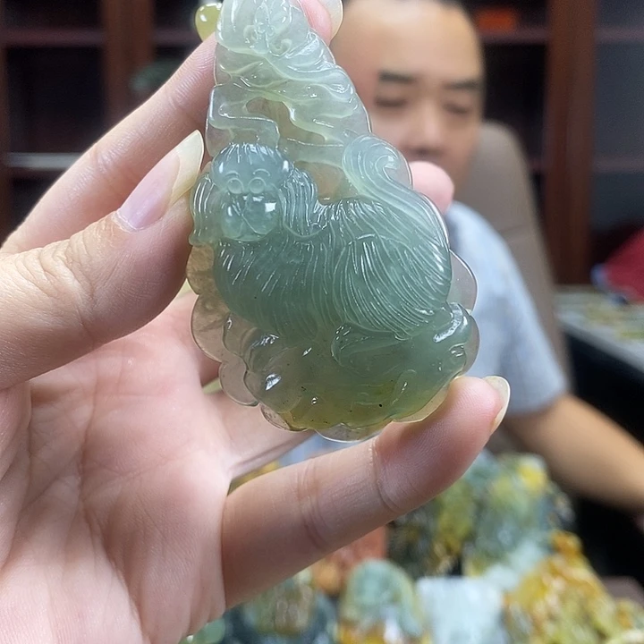 未镶嵌蛇纹石玉颈饰