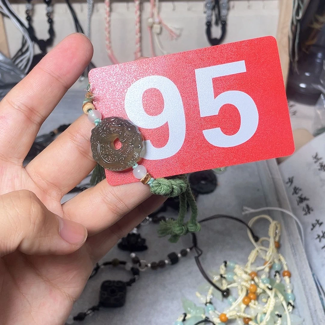 蛇纹石玉颈饰合金