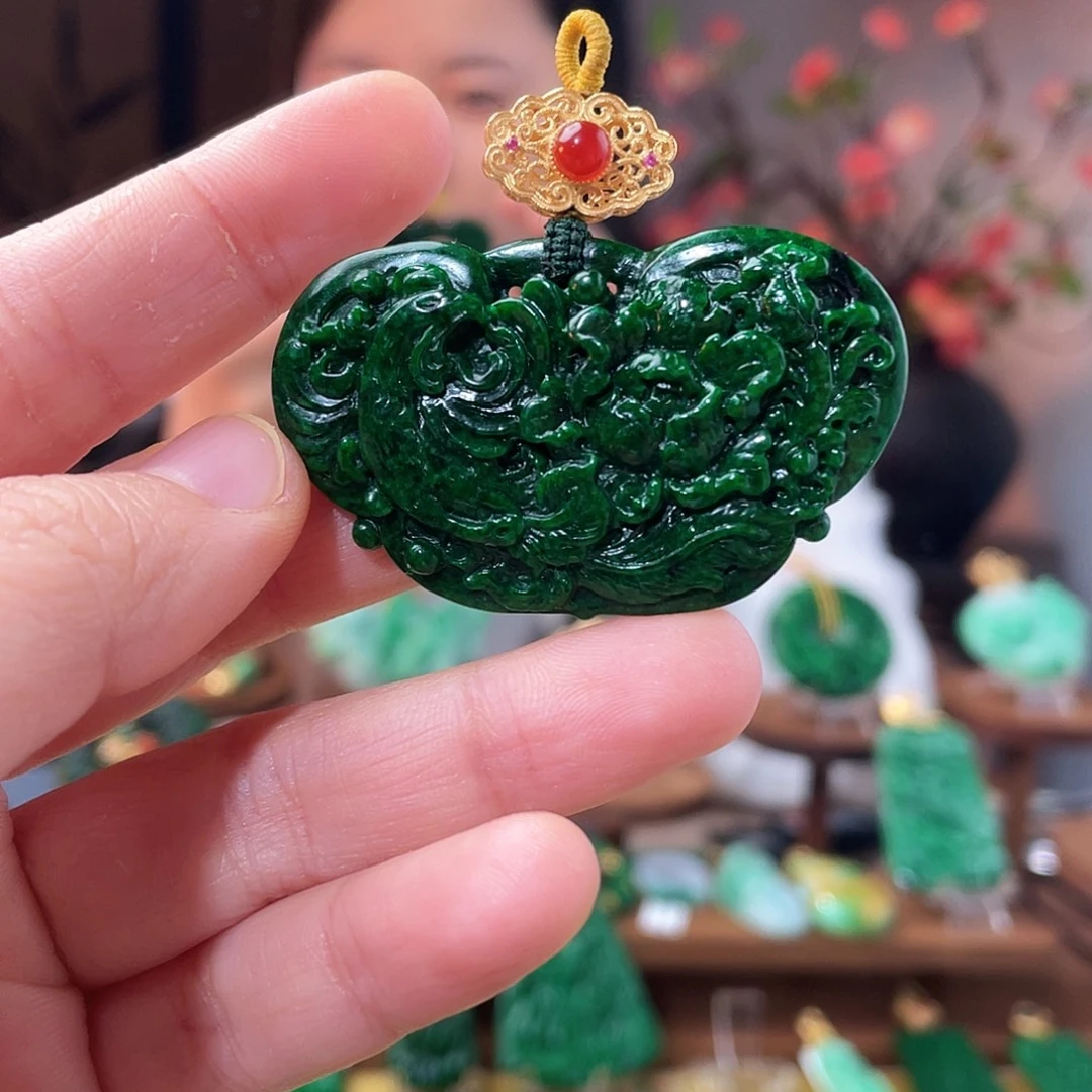 翡翠未镶嵌吊坠(赠链)