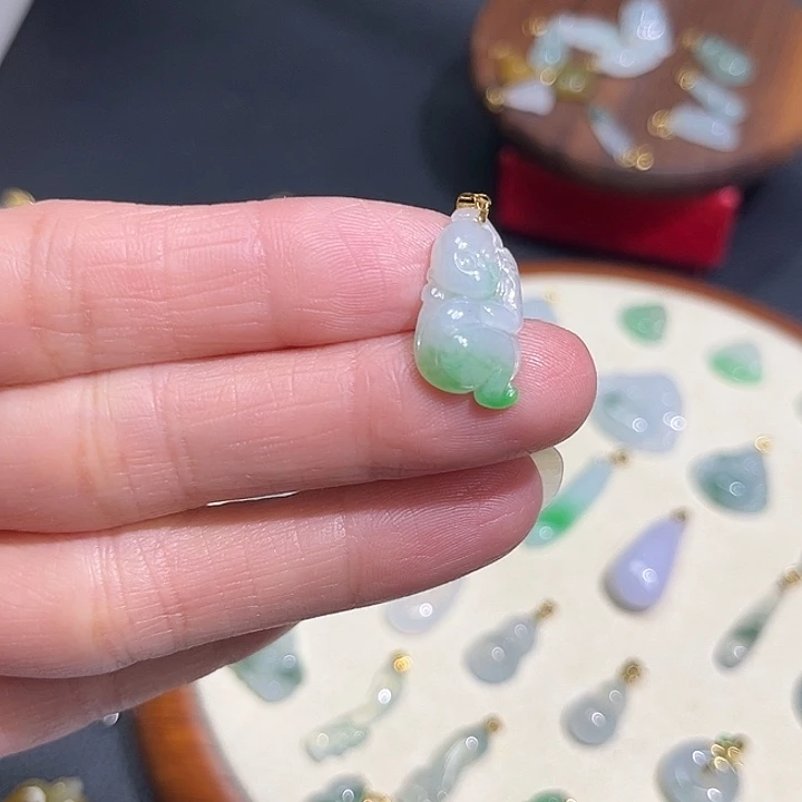 翡翠18K金镶嵌颈饰