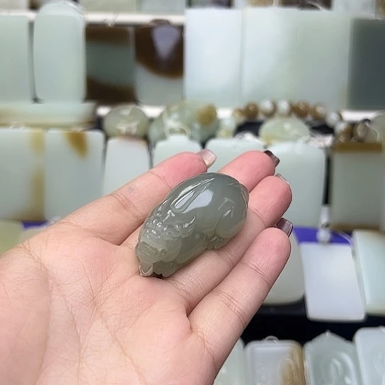 颈饰未镶嵌和田玉