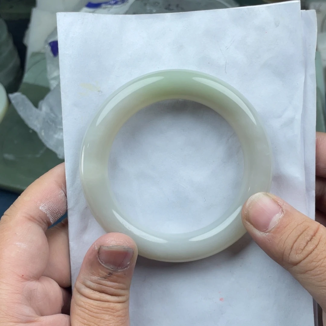 ￡***￡和田玉未镶嵌手镯