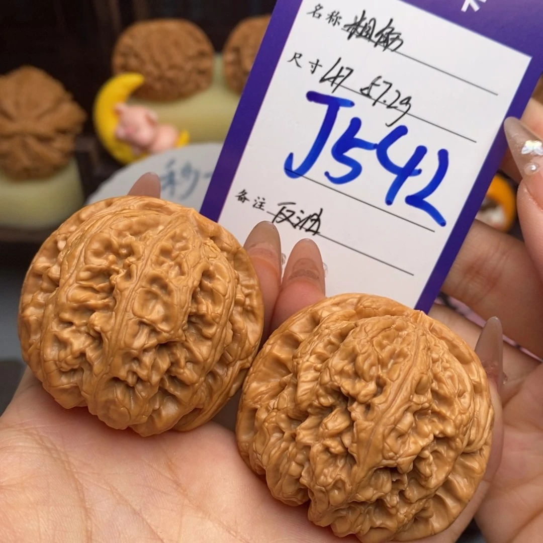 文玩核桃吊坠d***m粗筋