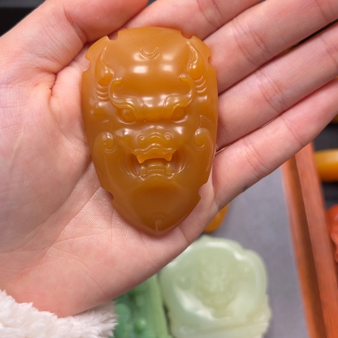 不***阳石英质玉（缅黄）未镶嵌手玩件