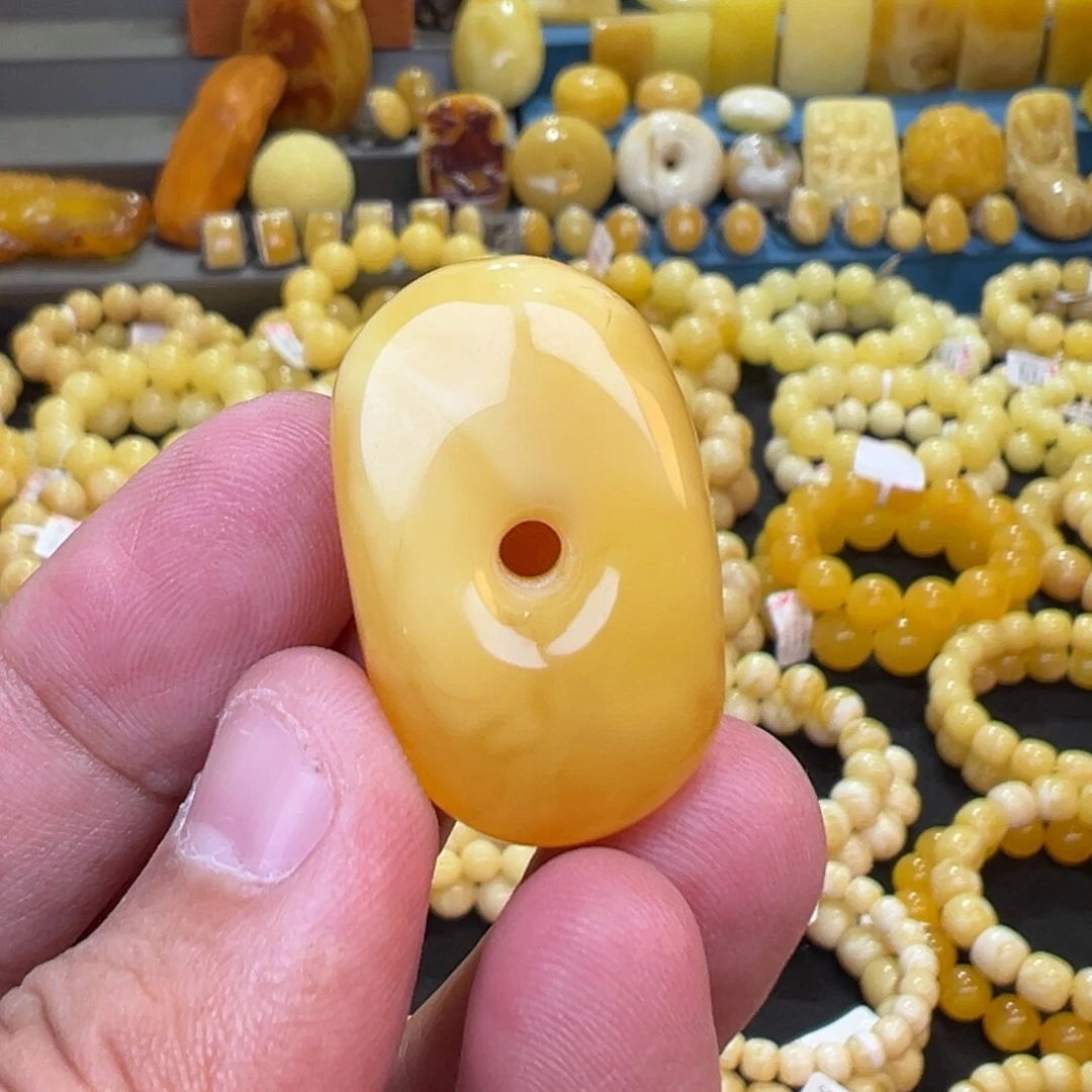 蜜蜡未镶嵌裸石6.23克