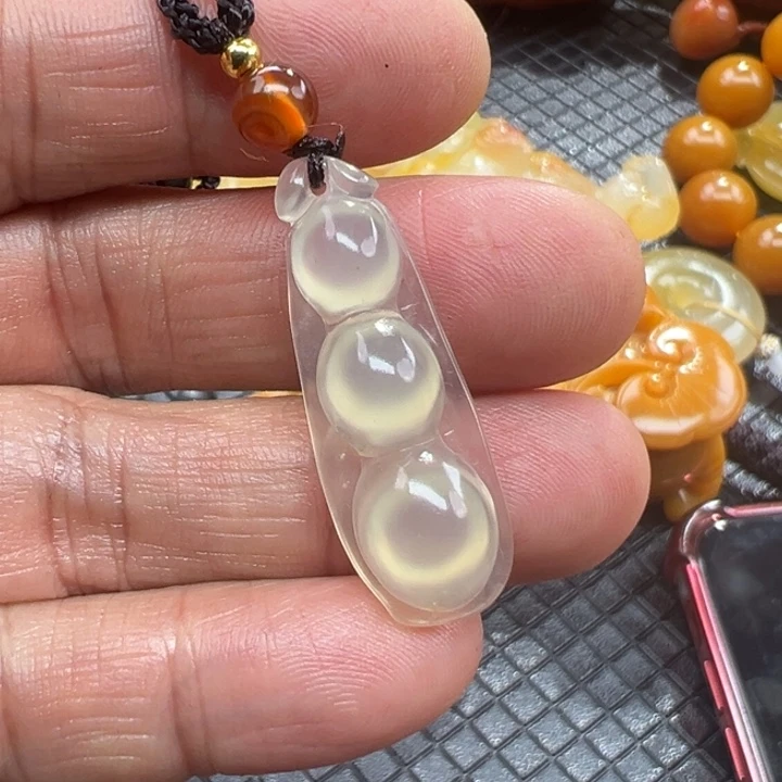 石英质玉（黄龙玉）颈饰未镶嵌