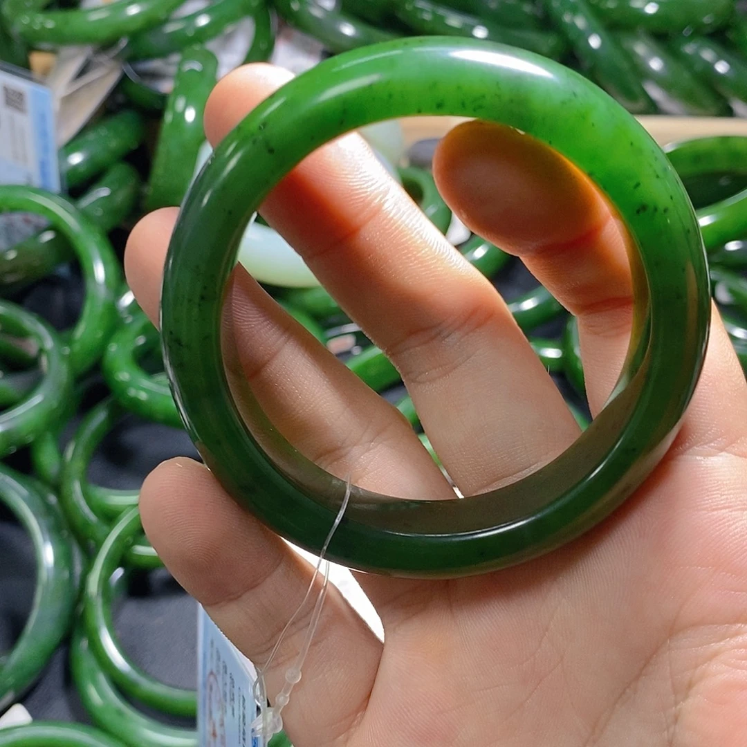 都***光和田玉未镶嵌手链