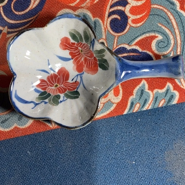 桃***喵青花瓷景德镇手绘山茶花料碟微瑕