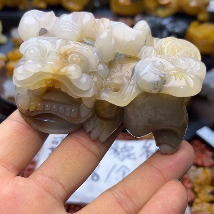 石英质玉（黄龙玉）未镶嵌颈饰