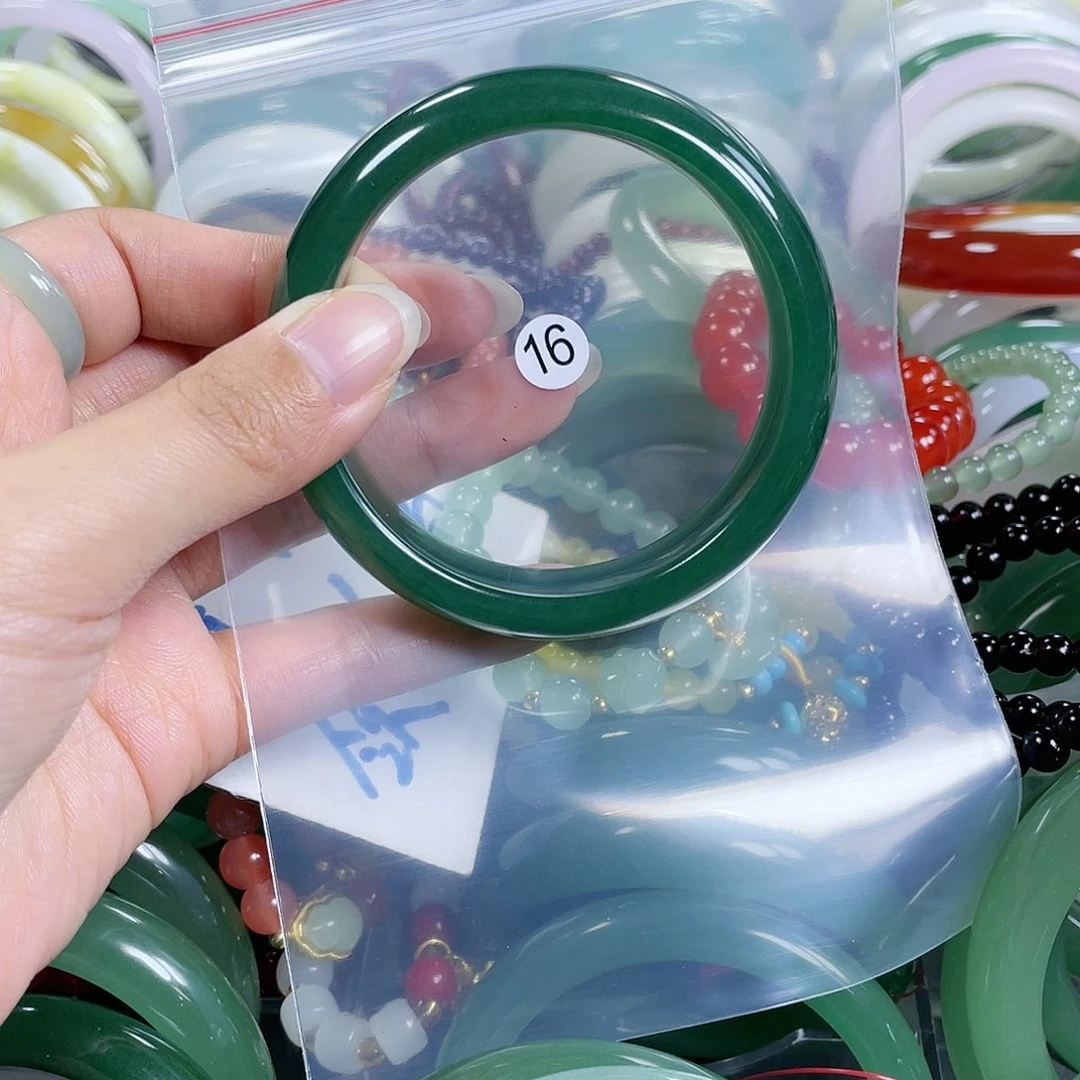 石英质玉手镯未镶嵌58