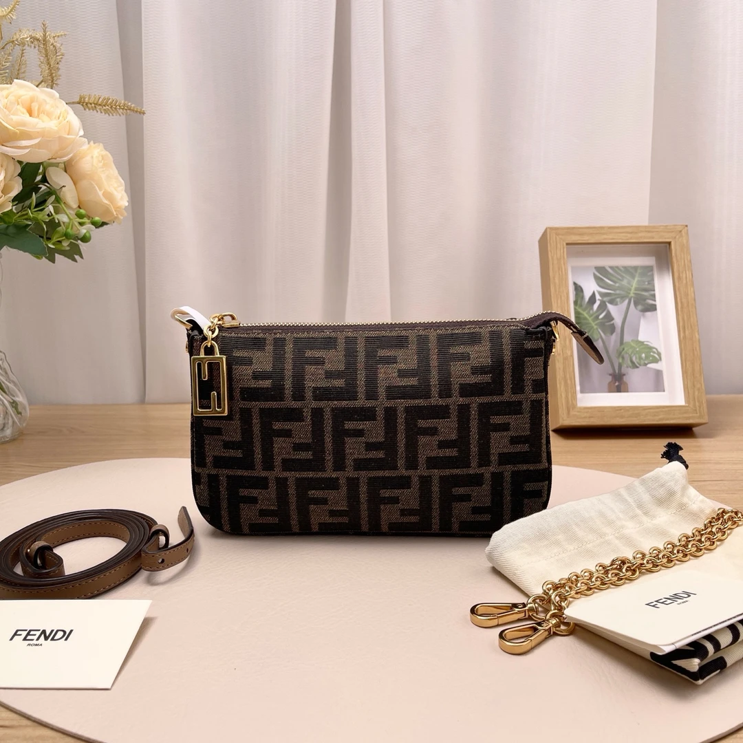 95新 FENDI/芬迪 【九筒奢品】Baguette/单肩包/1722