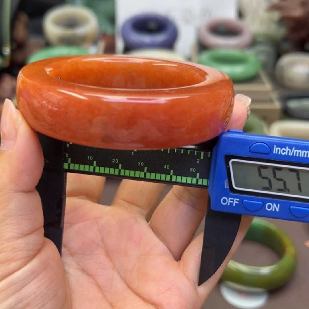 未镶嵌手镯石英岩玉