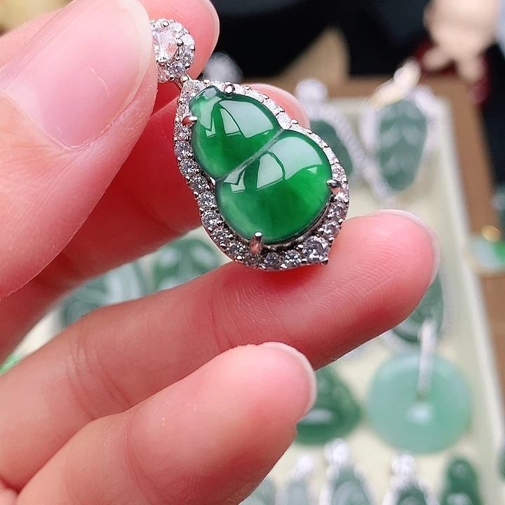 颈饰未镶嵌翡翠吊坠