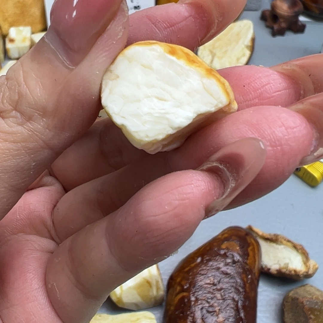 定制琥珀未镶嵌春***惑蜜蜡