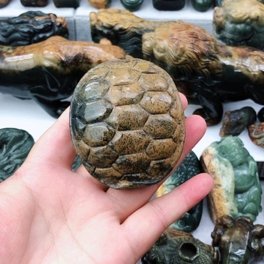 未镶嵌岫岩河磨玉（透闪石质玉）把件