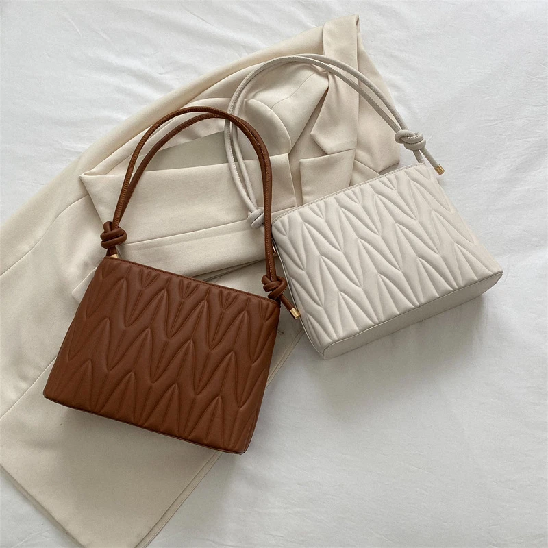 小众设计包包新款潮款通勤出行女包休闲百搭斜挎包单肩腋下水桶包