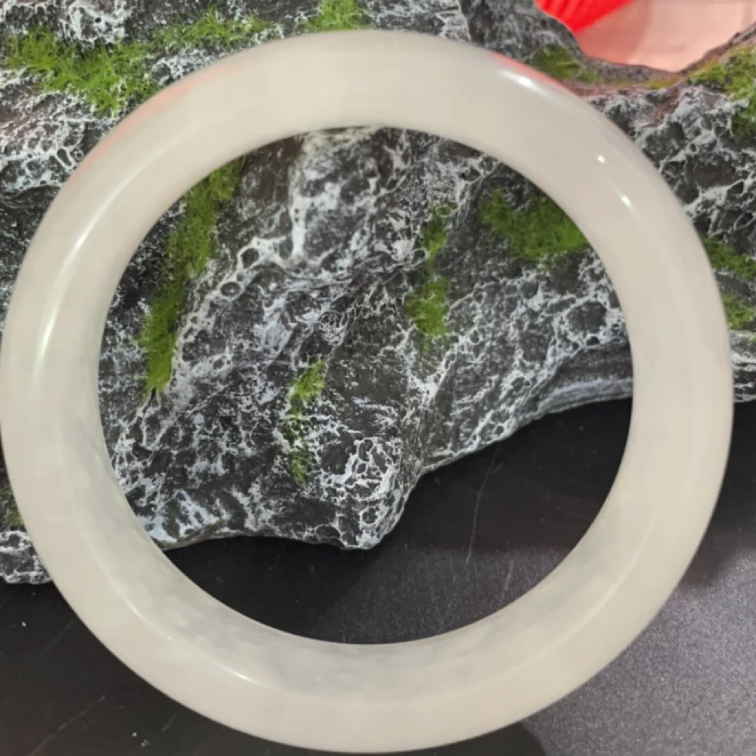 388    白车轮镯