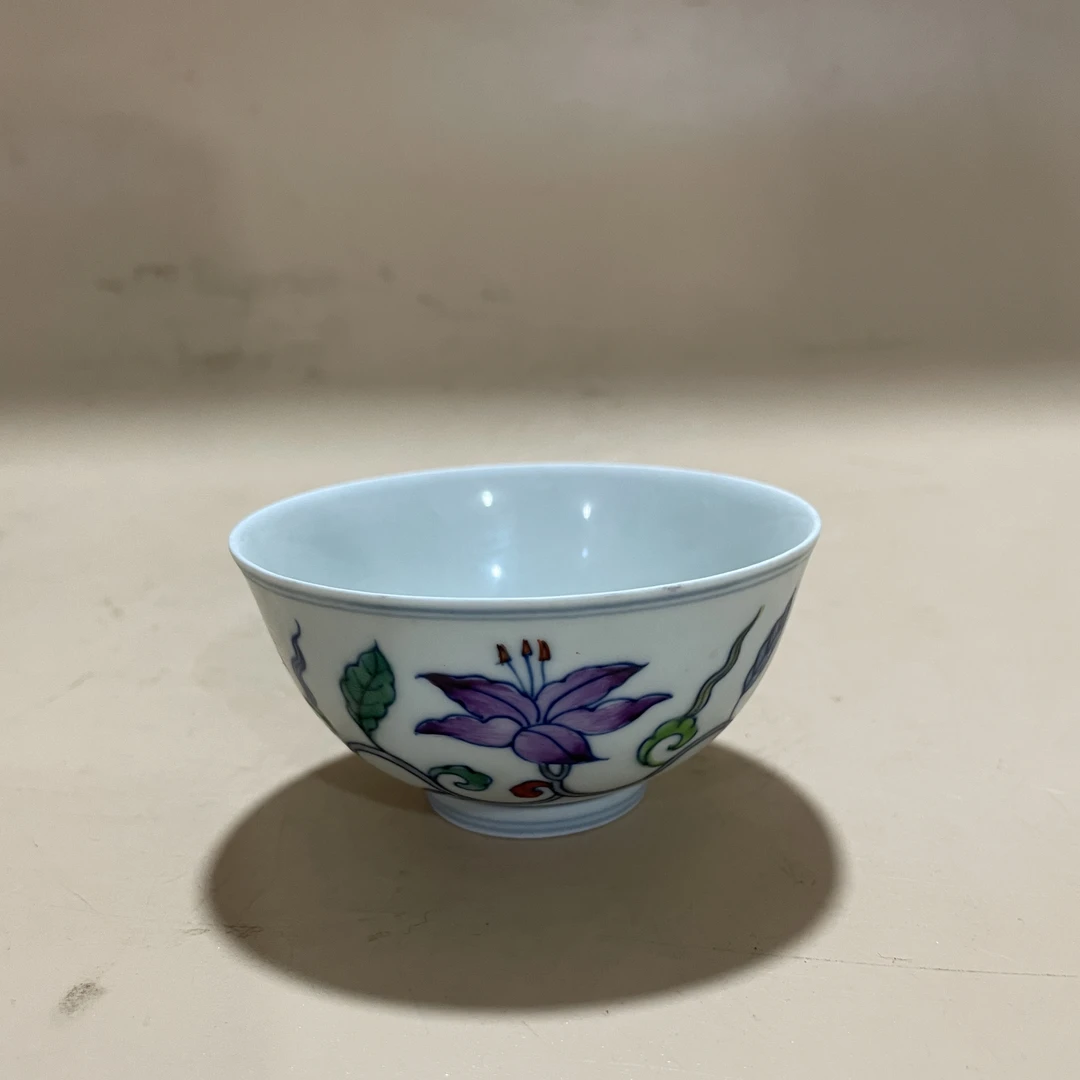 斗彩花卉纹小碗