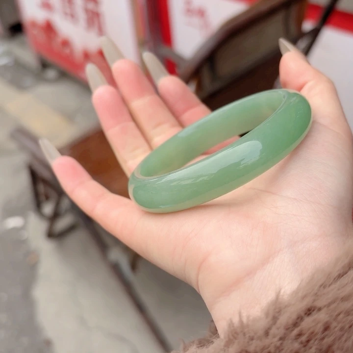 东陵石手镯未镶嵌