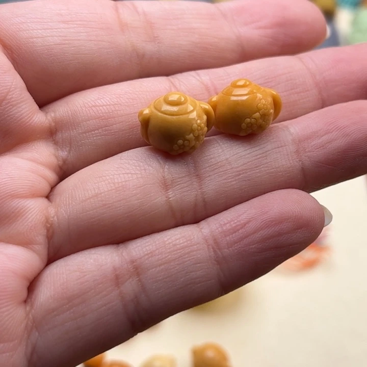 未镶嵌石英质玉（缅黄）珠宝半成品
