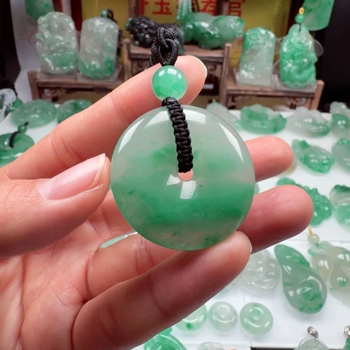 颈饰未镶嵌石英质玉