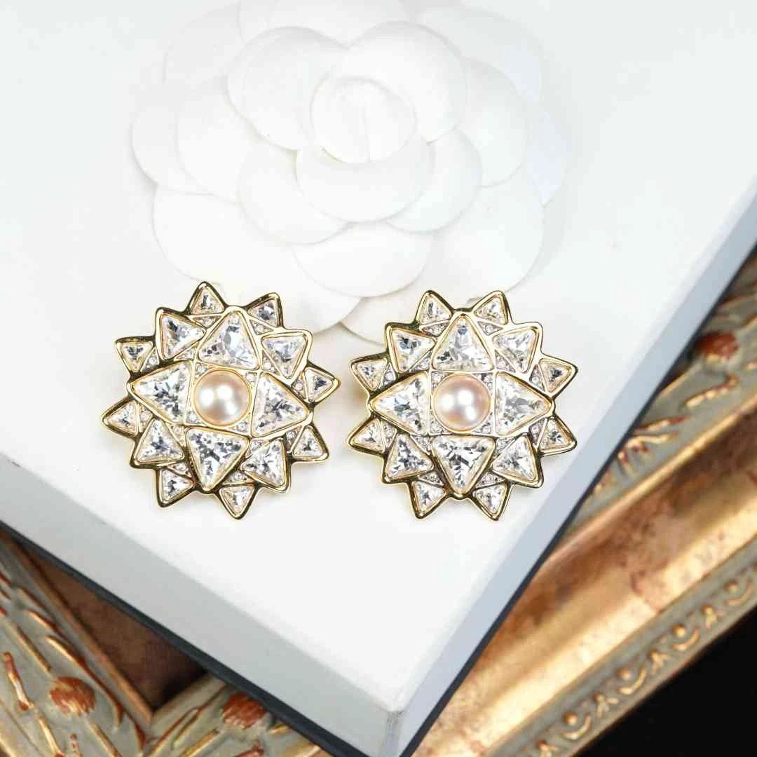合金耳饰 柚礼中古/施莱茵石白珠太阳花耳夹ll511146