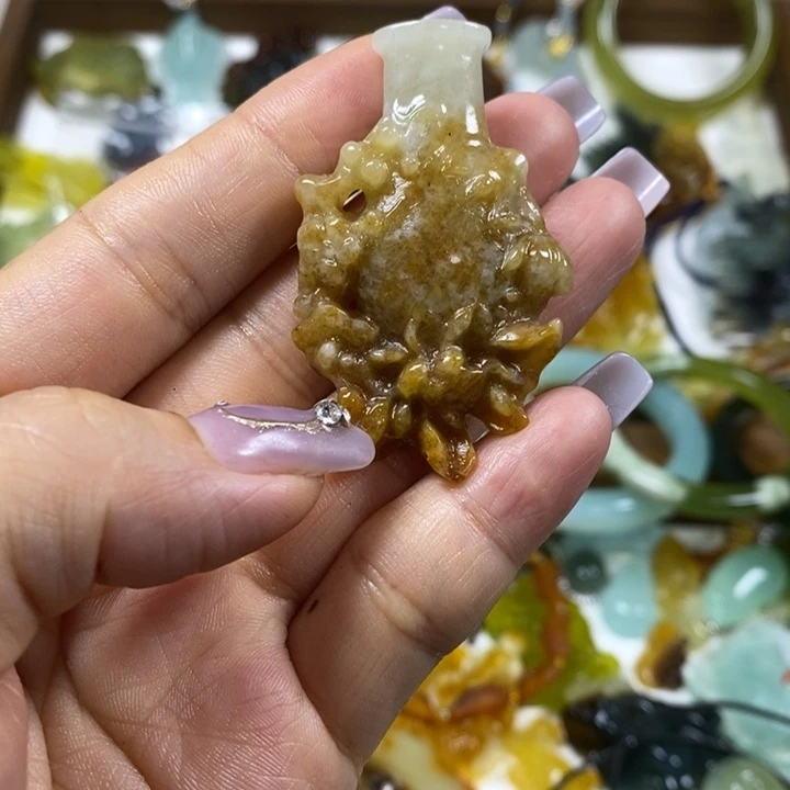 蛇纹石玉未镶嵌吊坠