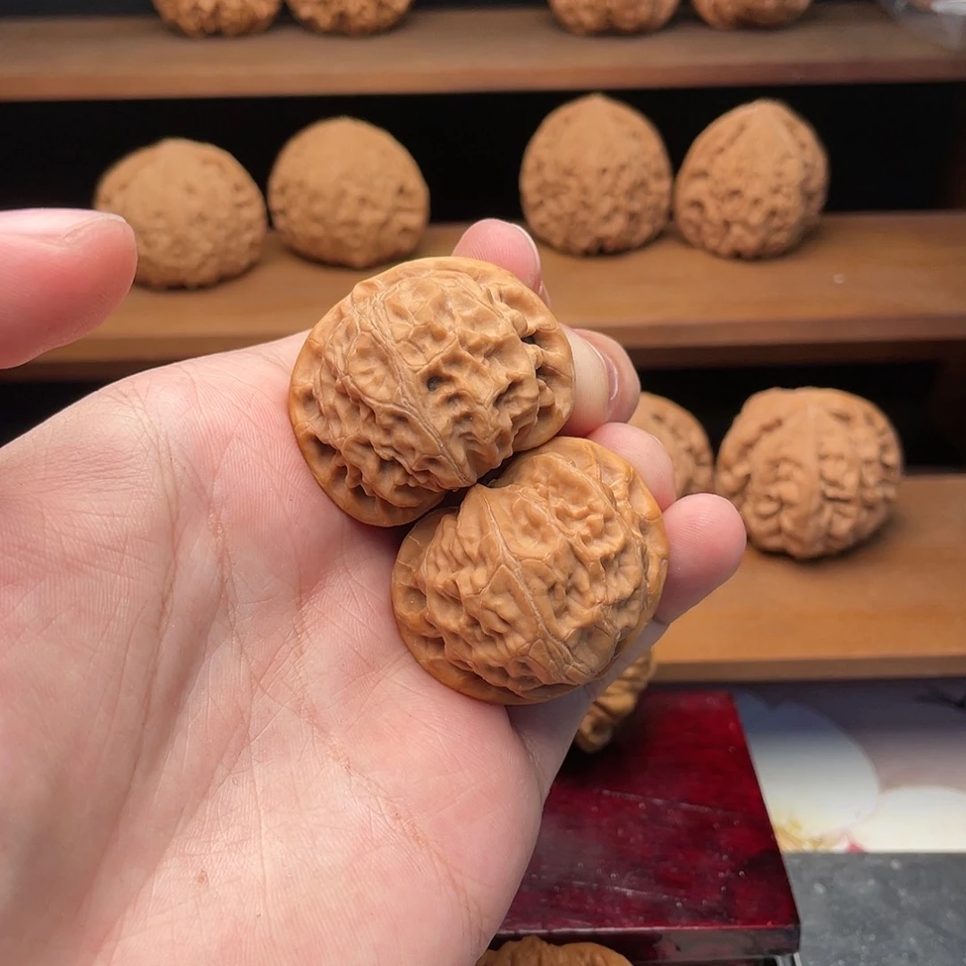 文玩核桃把件39边肚红皮桃心大肚宫灯