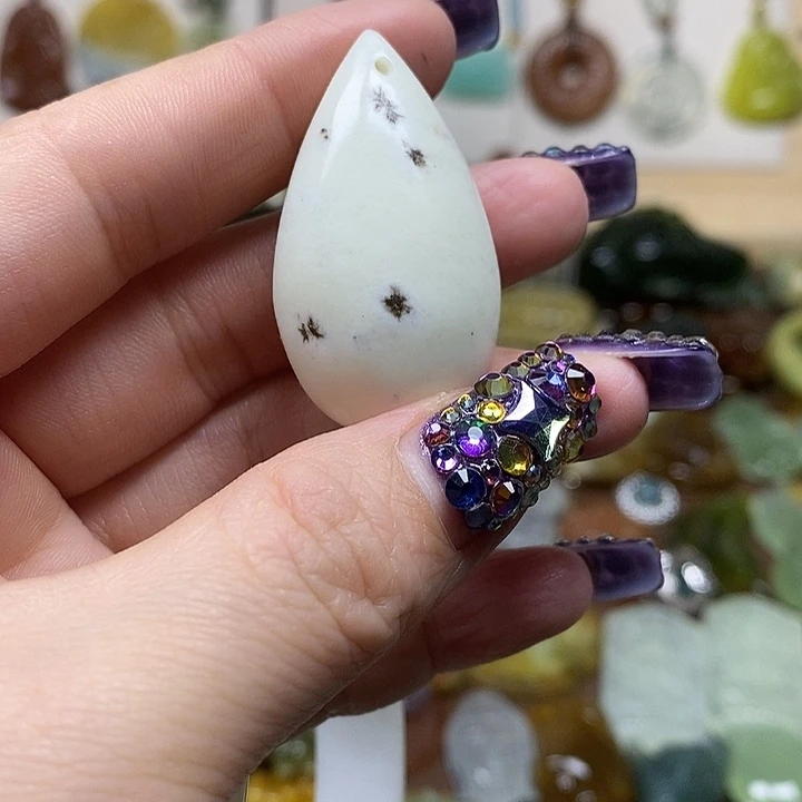 蛇纹石玉吊坠未镶嵌